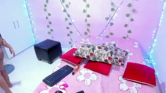 Snapshot of ambersmitx chatting on 12.19.24 ambersmitx online show from 12.19.24