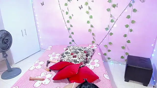 Snapshot of ambersmitx chatting on 12.27.24 ambersmitx online show from 12.27.24