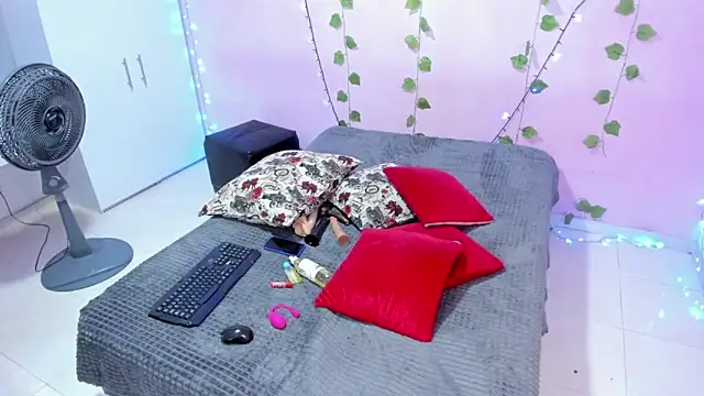 Snapshot of ambersmitx chatting on 02.02.25 ambersmitx online show from 02.02.25