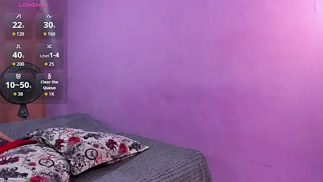 Snapshot of ambersmitx chatting on 10.23.25 ambersmitx online show from 10.23.25