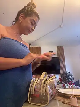 Snapshot of JoannaStanford chatting on 10.24.25 JoannaStanford online show from 10.24.25