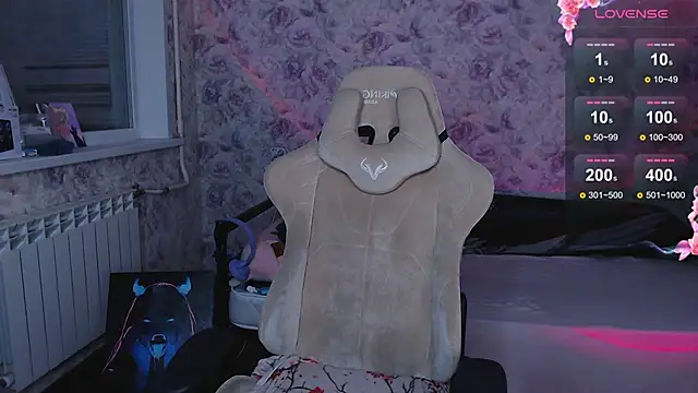 Estelle Hicks online show from 10.27.25