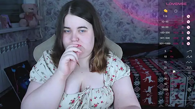 Estelle Hicks online show from 12.15.25