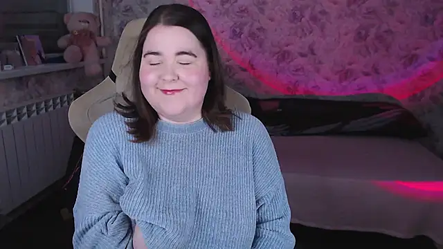 Estelle Hicks online show from 04.10.26