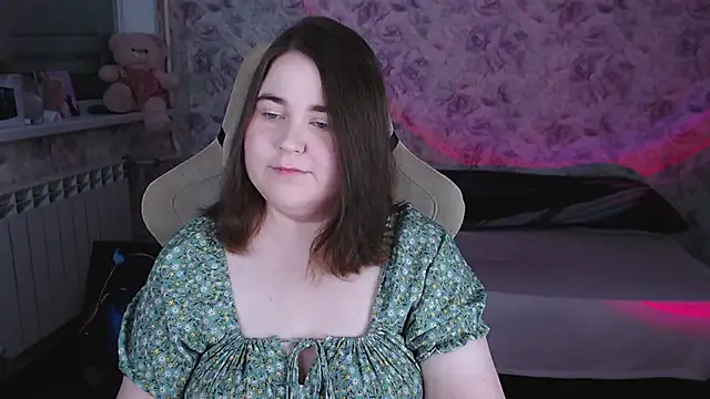Snapshot of Estelle_Hicks chatting on 04.28.26 Estelle Hicks online show from 04.28.26