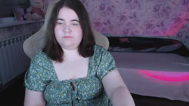 Snapshot of Estelle_Hicks chatting on 05.18.26 Estelle Hicks online show from 05.18.26