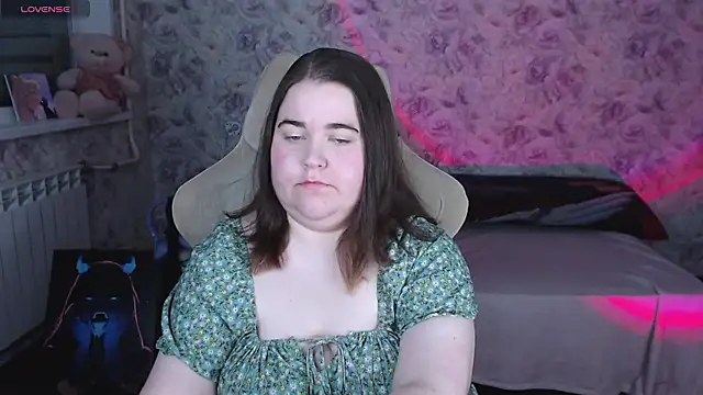 Snapshot of Estelle_Hicks chatting on 05.21.26 Estelle Hicks online show from 05.21.26