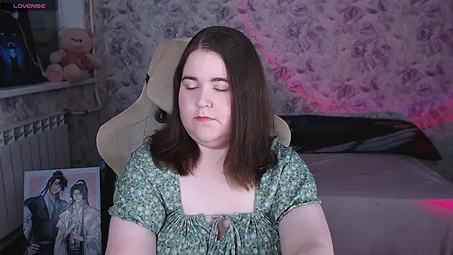 Snapshot of Estelle_Hicks chatting on 06.05.26 Estelle Hicks online show from 06.05.26