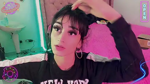 Snapshot of LittleEmmaa chatting on 12.30.24 LittleEmmaa online show from 12.30.24