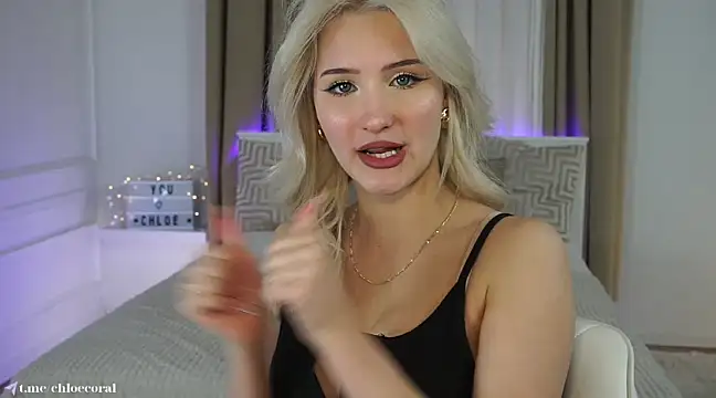 Snapshot of ChloeCoral chatting on 03.08.25 ChloeCoral online show from 03.08.25