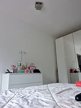 Snapshot of Emily_Posh chatting on 09.25.25 Emily Posh online show from 09.25.25