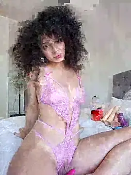 Snapshot of Emily_Posh chatting on 09.27.25 Emily Posh online show from 09.27.25