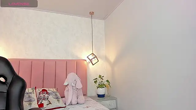 SUNNYCYRUS online show from 12.13.24