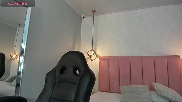 SUNNYCYRUS online show from 10.23.25