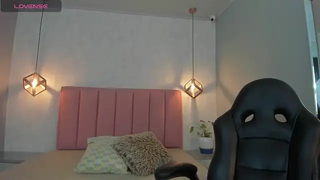 SUNNYCYRUS online show from 11.11.25