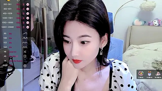 Snapshot of FeiFei-babe chatting on 01.10.25 FeiFei-babe online show from 01.10.25
