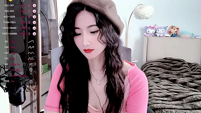 Snapshot of FeiFei-babe chatting on 02.11.25 FeiFei-babe online show from 02.11.25