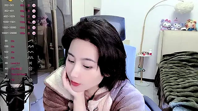 Snapshot of FeiFei-babe chatting on 02.19.25 FeiFei-babe online show from 02.19.25