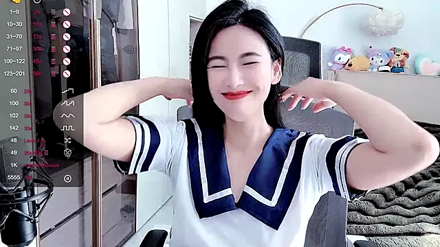 Snapshot of FeiFei-babe chatting on 02.25.25 FeiFei-babe online show from 02.25.25