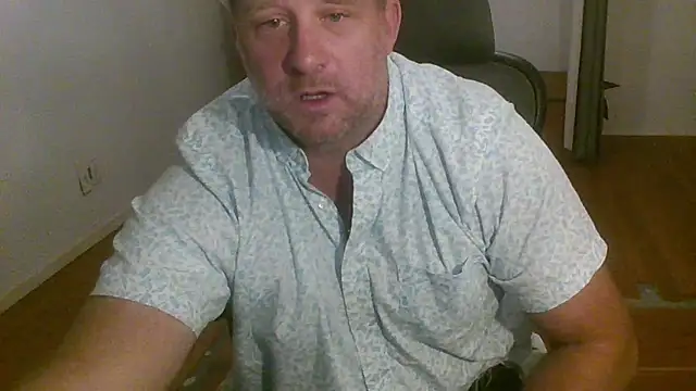 Snapshot of poundyouout69 chatting on 11.28.25 poundyouout69 online show from 11.28.25