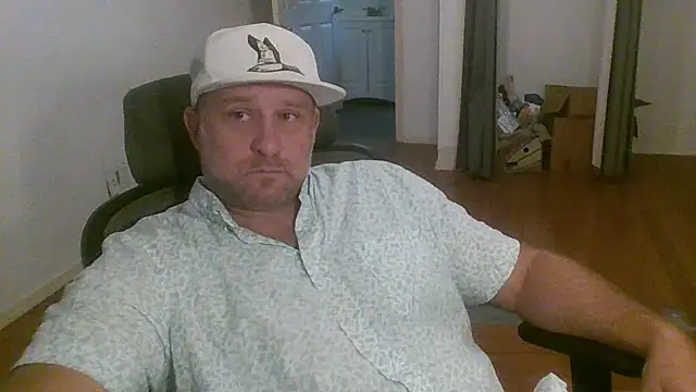 Snapshot of poundyouout69 chatting on 11.28.25 poundyouout69 online show from 11.28.25