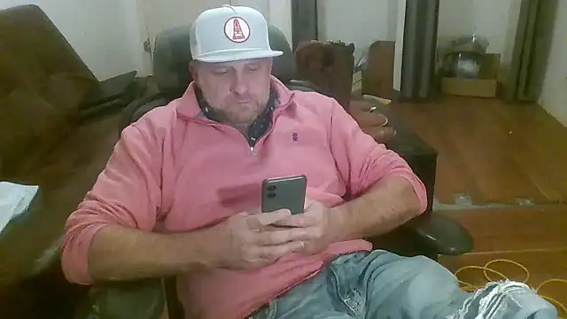 Snapshot of poundyouout69 chatting on 02.01.26 poundyouout69 online show from 02.01.26