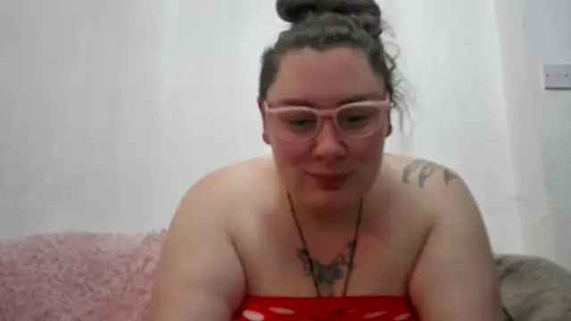 Bustycurves online show from 12.16.25