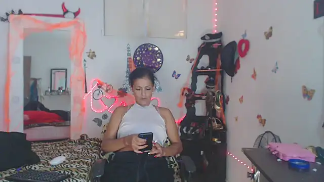 Snapshot of brigitht chatting on 10.14.25 brigitht online show from 10.14.25