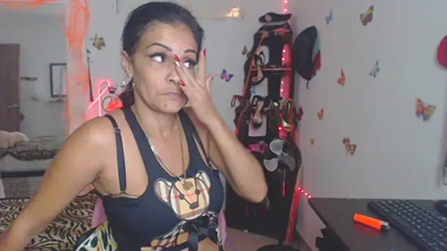 Snapshot of brigitht chatting on 10.19.25 brigitht online show from 10.19.25