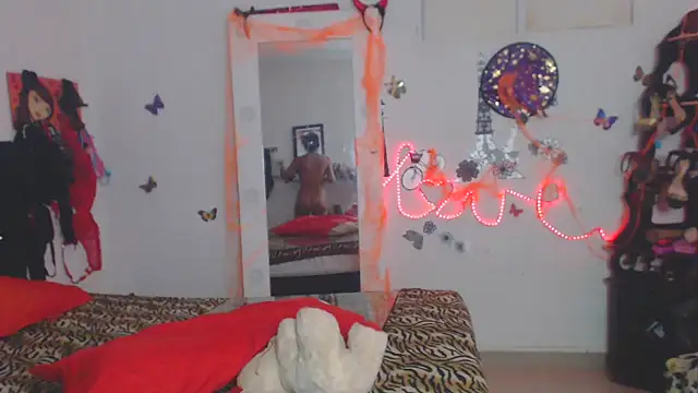 Snapshot of brigitht chatting on 10.22.25 brigitht online show from 10.22.25