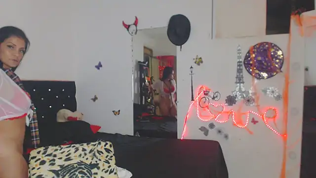 Snapshot of brigitht chatting on 10.31.25 brigitht online show from 10.31.25