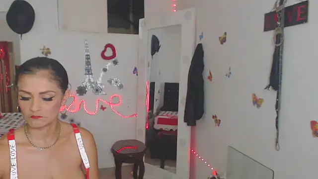 Snapshot of brigitht chatting on 11.14.25 brigitht online show from 11.14.25