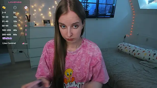 Snapshot of violet_blue_eyes chatting on 03.12.26 violet blue eyes online show from 03.12.26