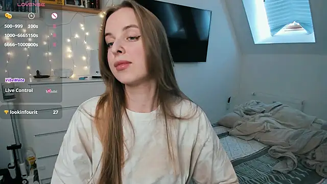 Snapshot of violet_blue_eyes chatting on 04.15.26 violet blue eyes online show from 04.15.26