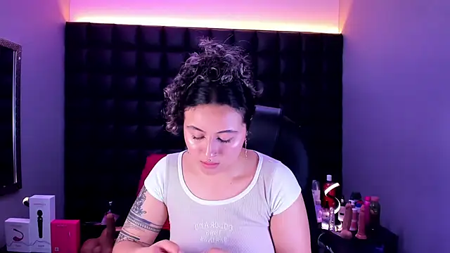 Snapshot of celeste_blue69 chatting on 07.19.26 celeste blue69 online show from 07.19.26