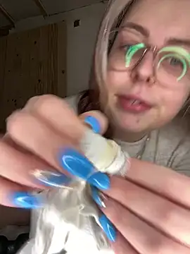 Livewithlucy online show from 01.02.25