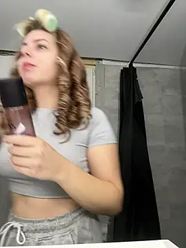 Livewithlucy online show from 03.06.25