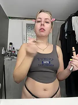 Livewithlucy online show from 03.09.25