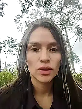 Snapshot of manu_lara chatting on 09.17.25 manu lara online show from 09.17.25