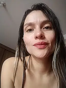 Snapshot of manu_lara chatting on 10.21.25 manu lara online show from 10.21.25