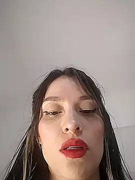 Snapshot of manu_lara chatting on 10.23.25 manu lara online show from 10.23.25