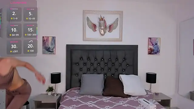 Snapshot of manu_lara chatting on 10.26.25 manu lara online show from 10.26.25