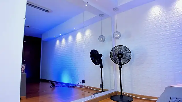 Snapshot of violet_scott chatting on 01.21.25 violet scott online show from 01.21.25