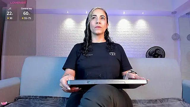 Snapshot of violet_scott chatting on 01.27.25 violet scott online show from 01.27.25