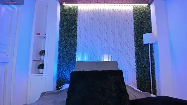 Snapshot of violet_scott chatting on 09.11.25 violet scott online show from 09.11.25