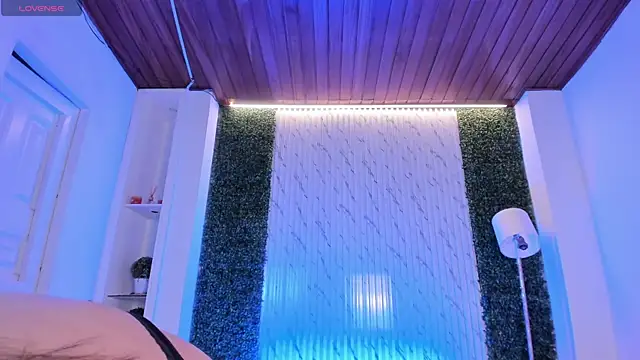 Snapshot of violet_scott chatting on 09.12.25 violet scott online show from 09.12.25