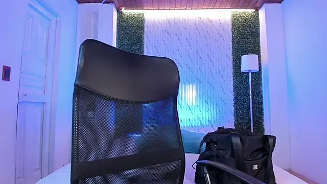 Snapshot of violet_scott chatting on 09.17.25 violet scott online show from 09.17.25