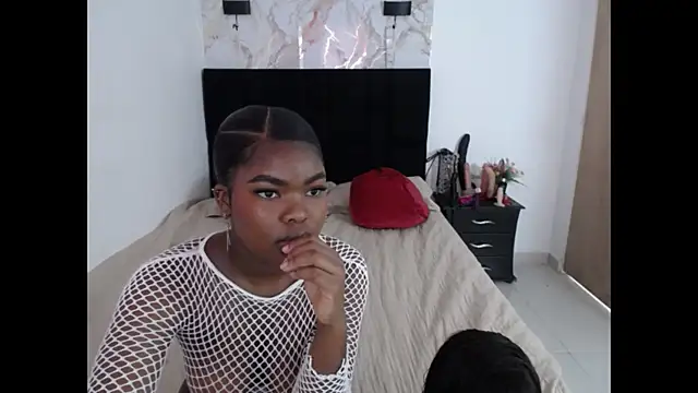 Snapshot of Nicole_Colette_ chatting on 10.28.25 Nicole Colette online show from 10.28.25