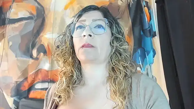 Snapshot of eva1saenz chatting on 06.19.26 eva1saenz online show from 06.19.26