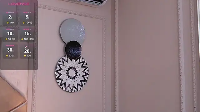 Nahomi King online show from 12.05.25